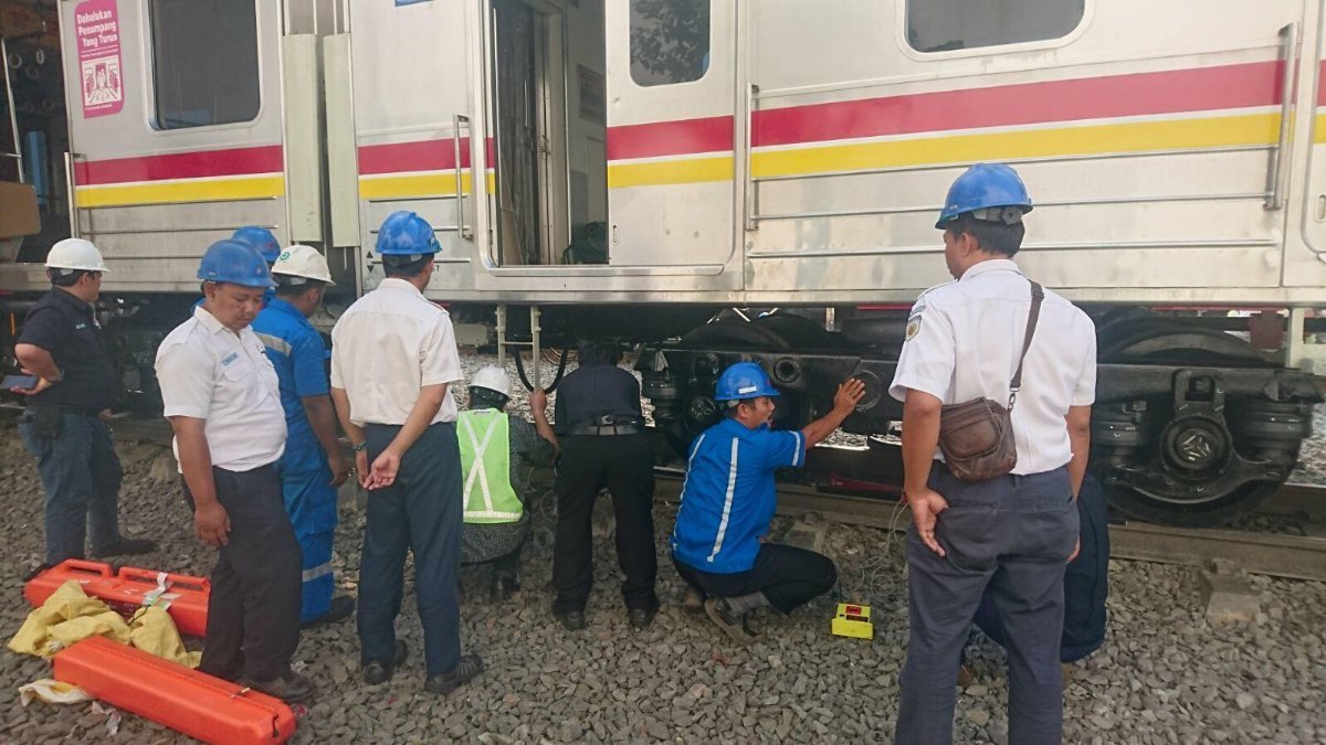 PT-Kai-Commuter-Kereta-Indonesia1