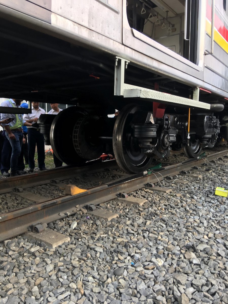 PT-Kai-Commuter-Kereta-Indonesia2