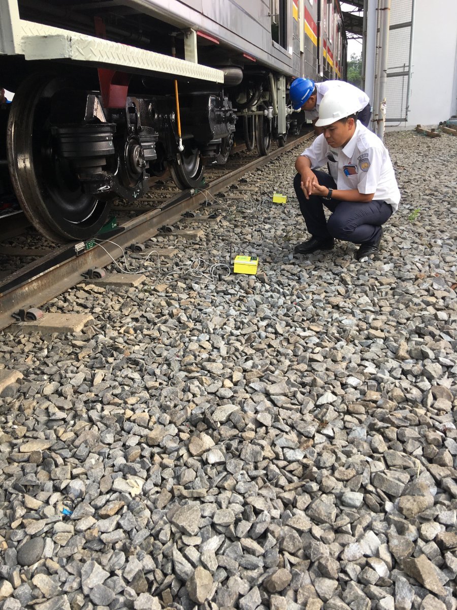 PT-Kai-Commuter-Kereta-Indonesia4