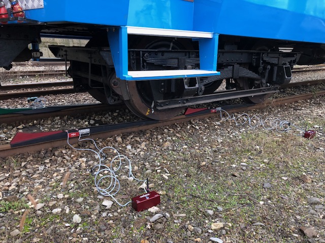 Mobile train weigher