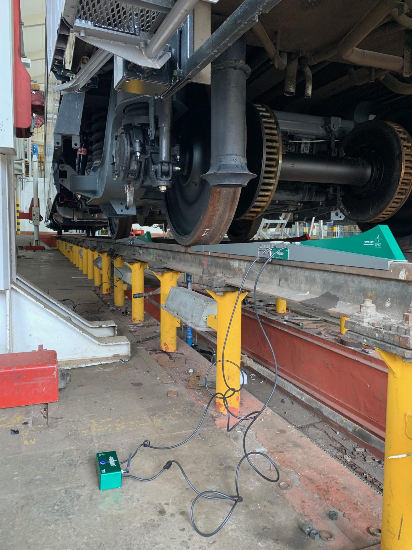 Mobile train weigher - green