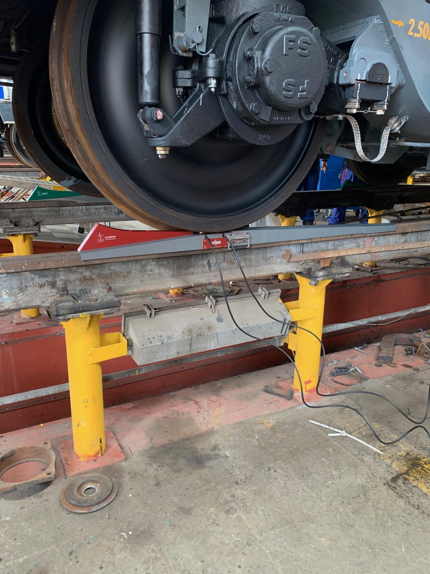 Mobile train weigher